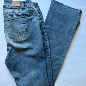 ⭐️YMI Wanna Betta Butt? Women Flare  Jeans Sz 14 Blue Wash Mid Rise⭐️